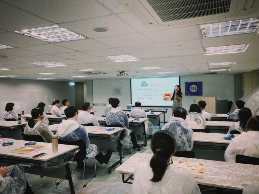 畫的室驚喜畫布創作-國泰世華公司主管創作培育活動，作品內含驚喜文字